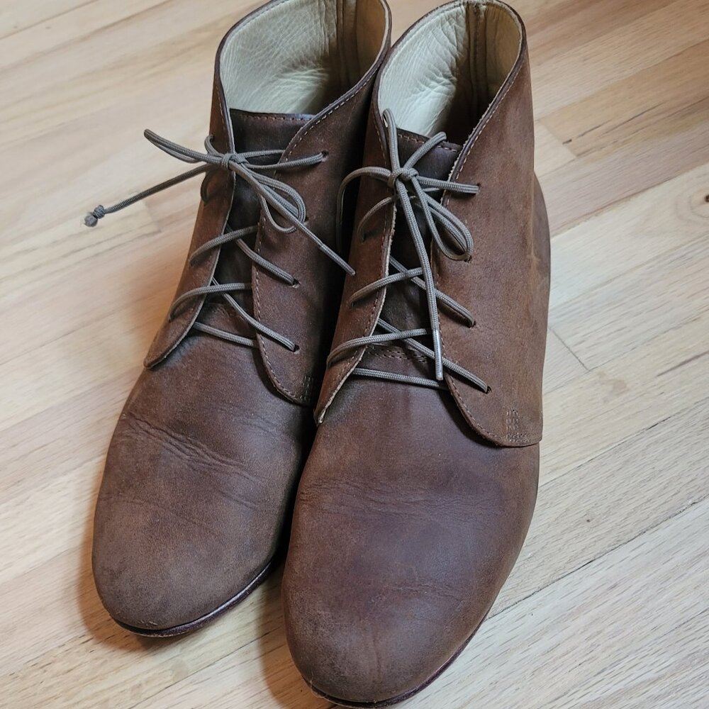 Nisolo Everday Chukkas size 8 in brown